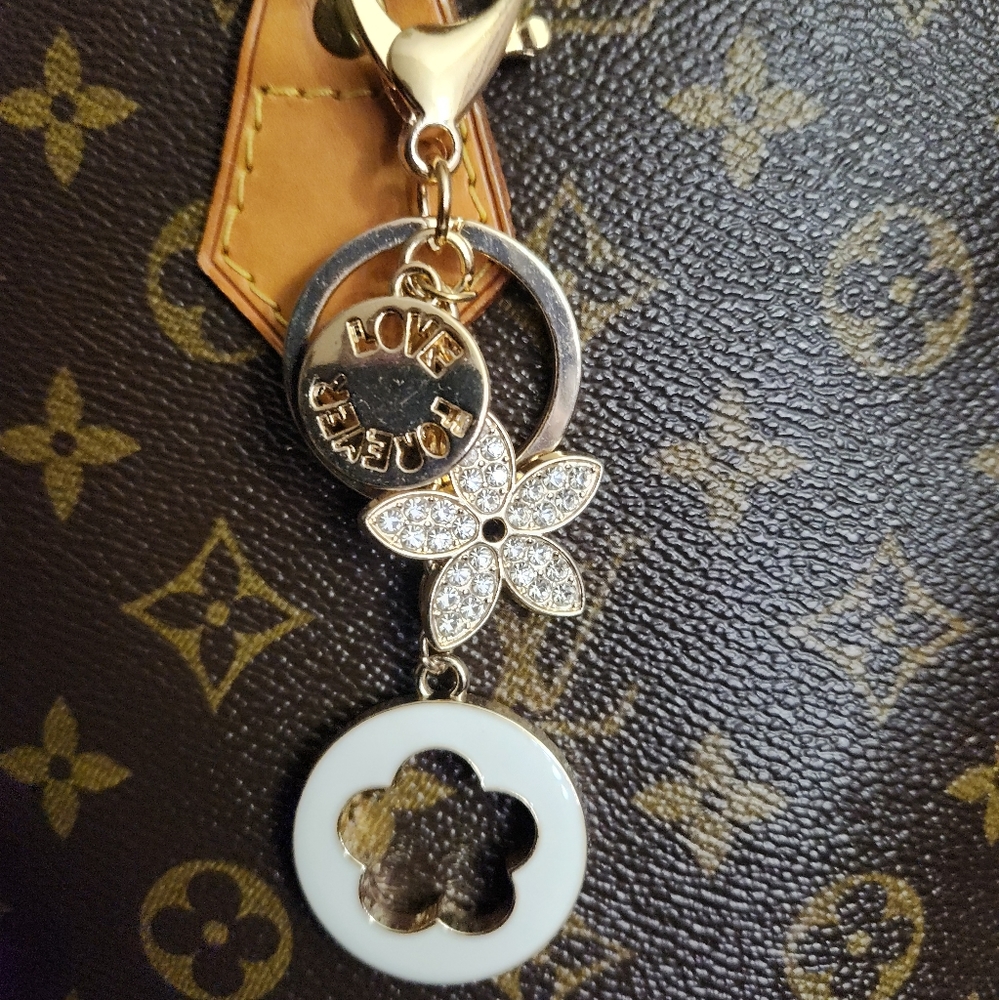 Unbranded white flower purse charm/key chain